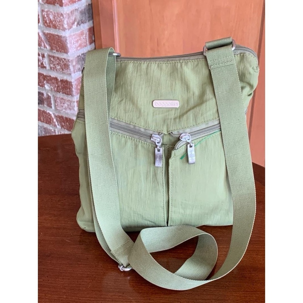 Baggallini Crossbody Shoulder Bag Gray Nylon Travel Luggage Slv Everywhere Hobo‎